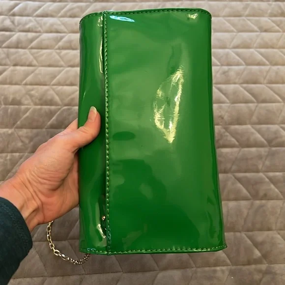 Antonio Melani Green Ava convertible Clutch or Shoulder Bag w/ gold chain strap - Picture 6 of 17